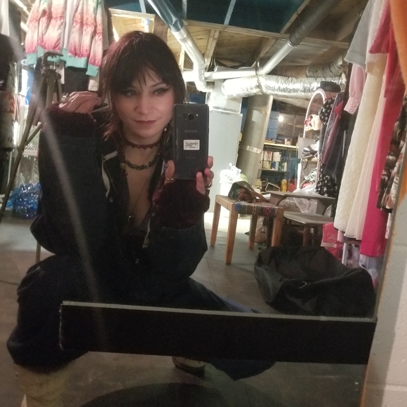 Meet your Posher, Becky 🍓 - Picture 7 of 8